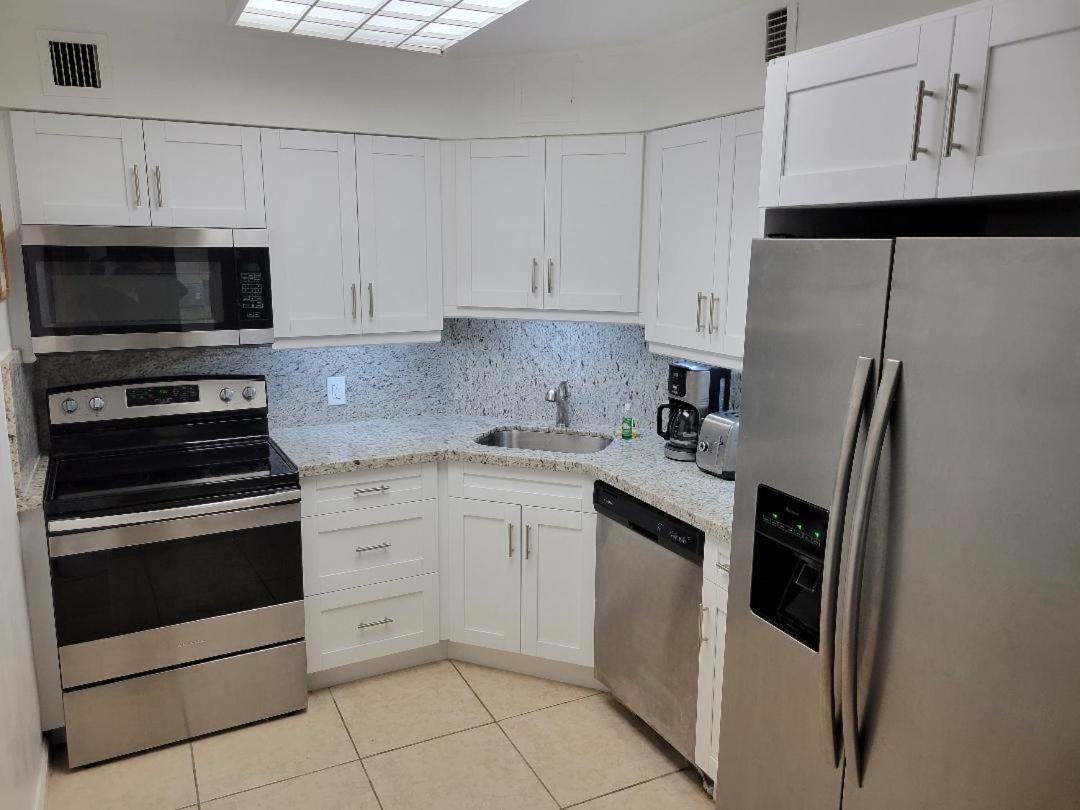 2 Bedroom 2 Bath Beachfront Condo On Miami Beach Millionaire Row Zewnętrze zdjęcie