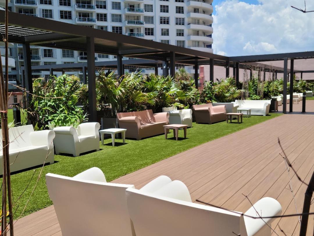 2 Bedroom 2 Bath Beachfront Condo On Miami Beach Millionaire Row Zewnętrze zdjęcie